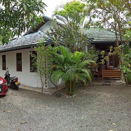 Rituale Guest House - Surf & Yoga Mirissa Eksteriør billede