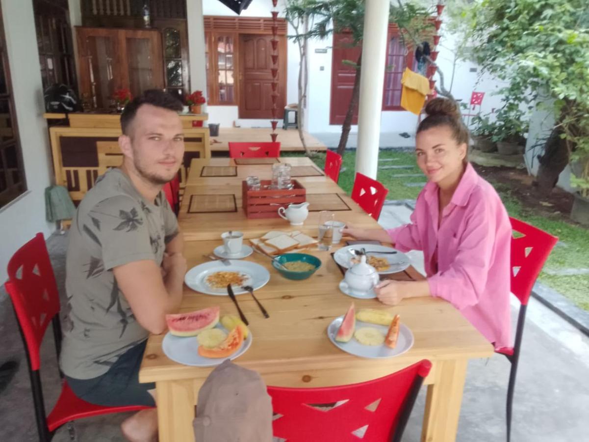 Rituale Guest House - Surf & Yoga Mirissa Eksteriør billede