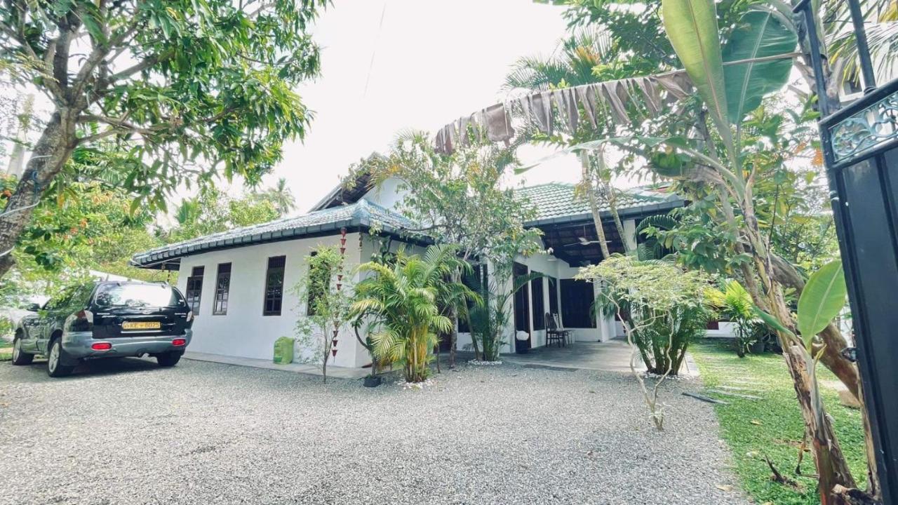 Rituale Guest House - Surf & Yoga Mirissa Eksteriør billede