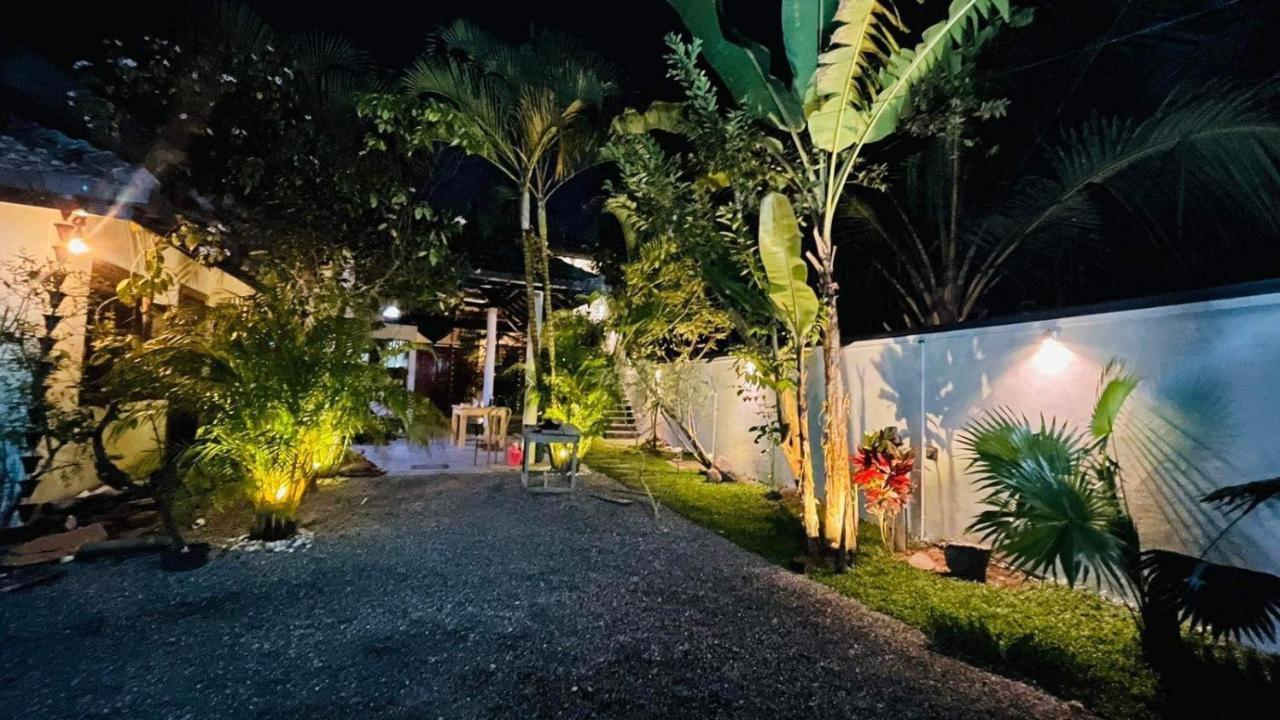 Rituale Guest House - Surf & Yoga Mirissa Eksteriør billede