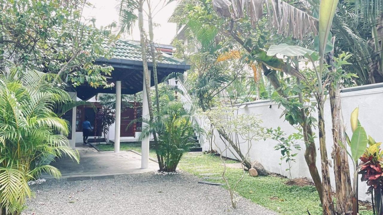 Rituale Guest House - Surf & Yoga Mirissa Eksteriør billede