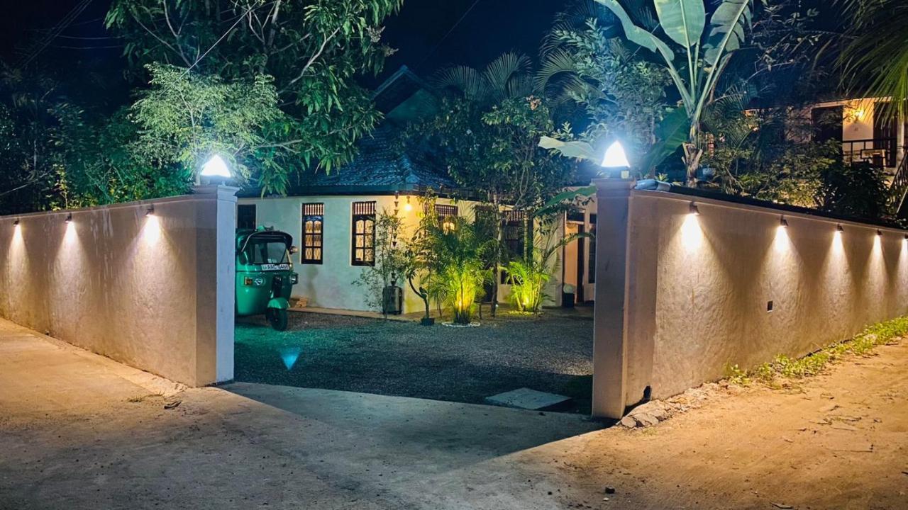 Rituale Guest House - Surf & Yoga Mirissa Eksteriør billede