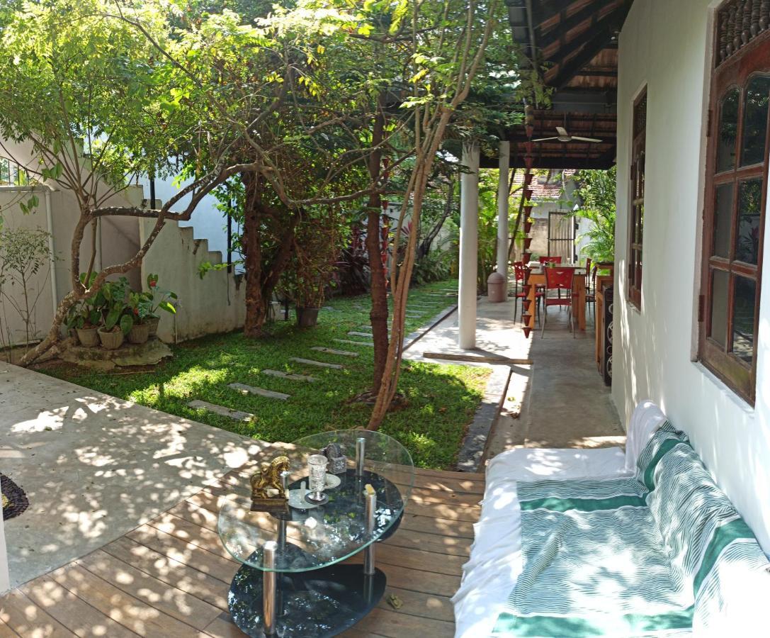 Rituale Guest House - Surf & Yoga Mirissa Eksteriør billede
