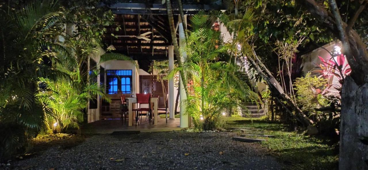 Rituale Guest House - Surf & Yoga Mirissa Eksteriør billede