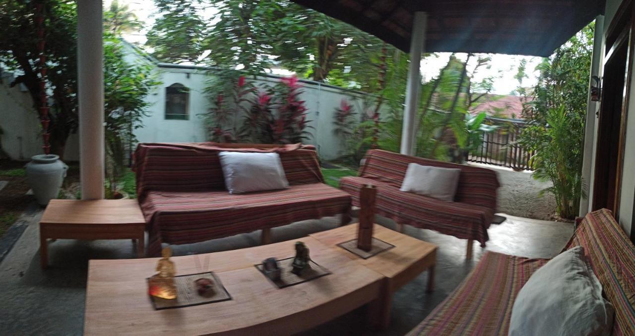 Rituale Guest House - Surf & Yoga Mirissa Eksteriør billede