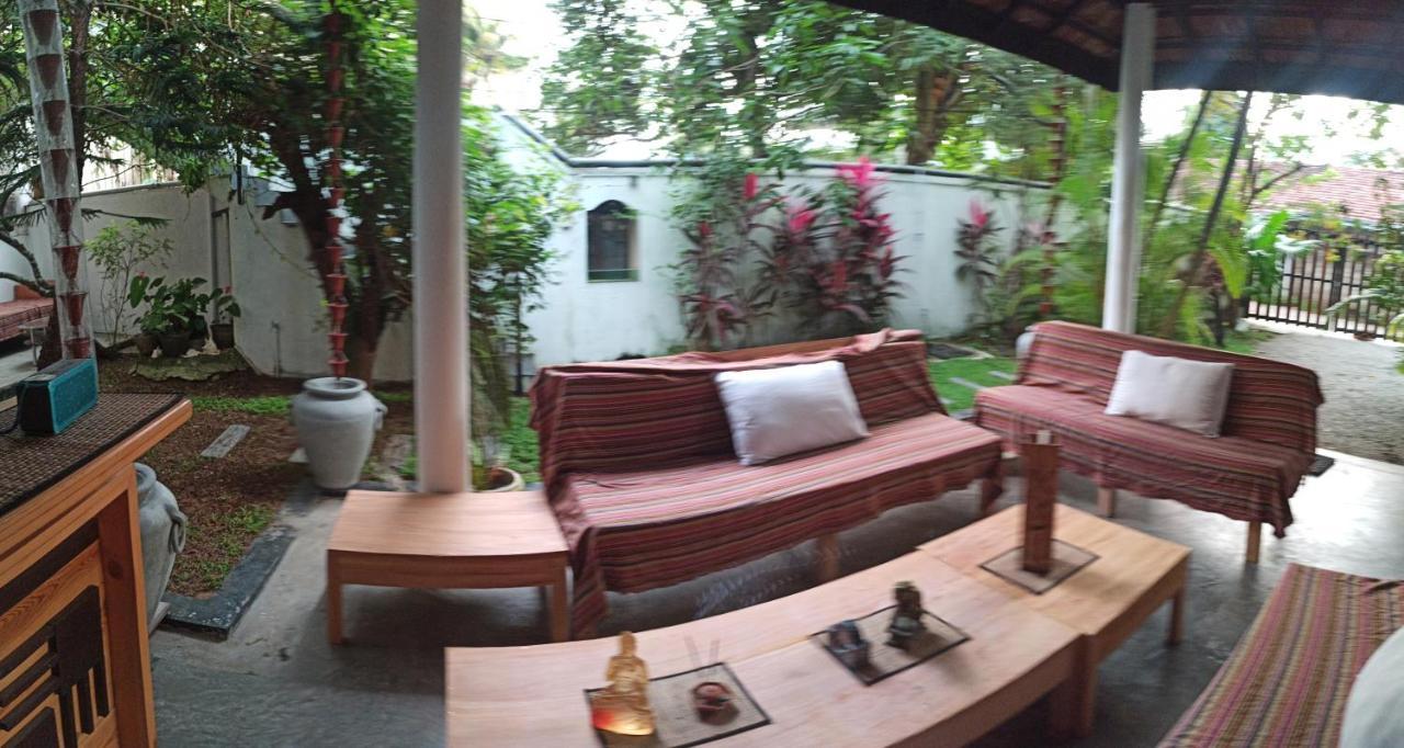 Rituale Guest House - Surf & Yoga Mirissa Eksteriør billede