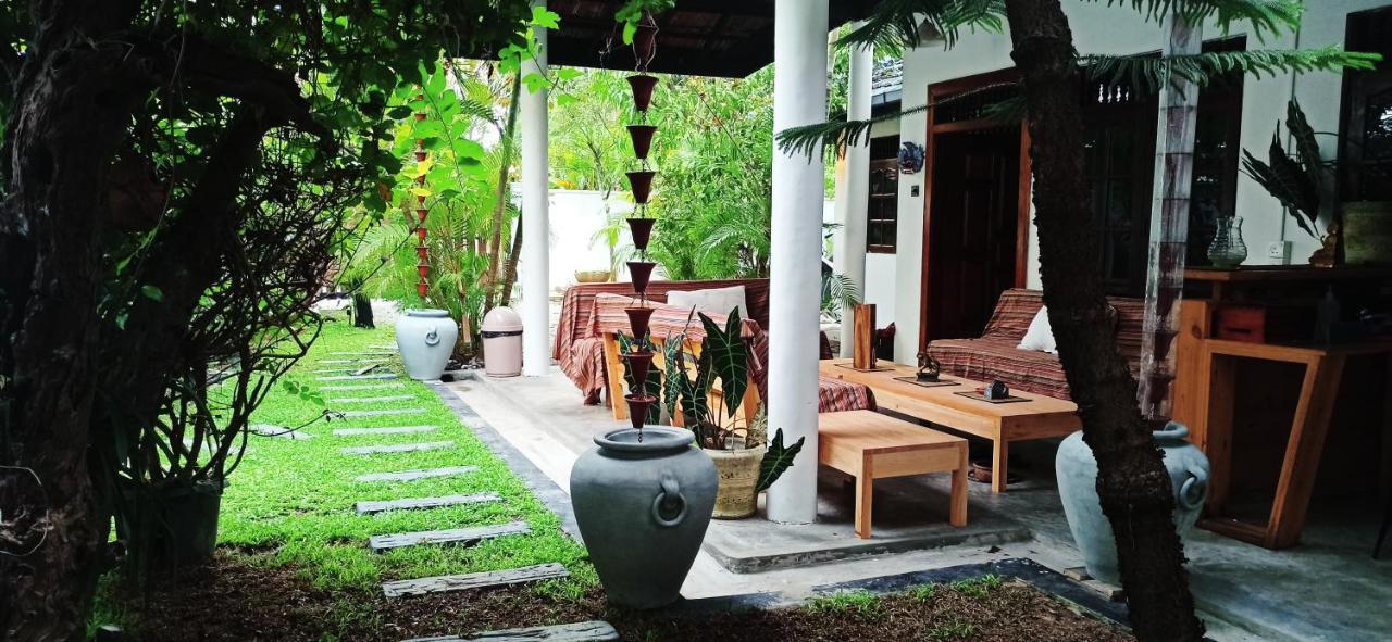 Rituale Guest House - Surf & Yoga Mirissa Eksteriør billede