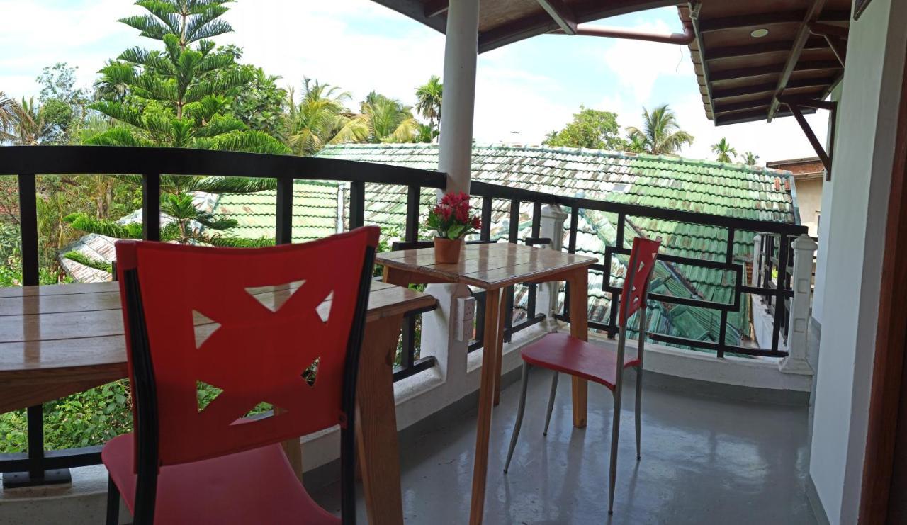 Rituale Guest House - Surf & Yoga Mirissa Eksteriør billede