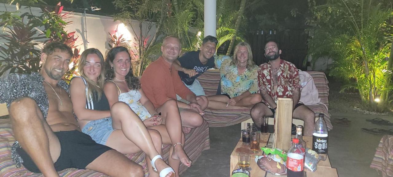 Rituale Guest House - Surf & Yoga Mirissa Eksteriør billede