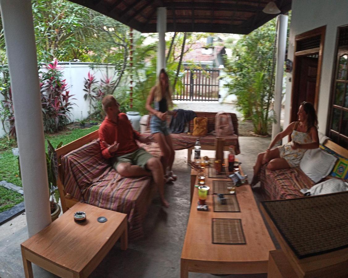 Rituale Guest House - Surf & Yoga Mirissa Eksteriør billede