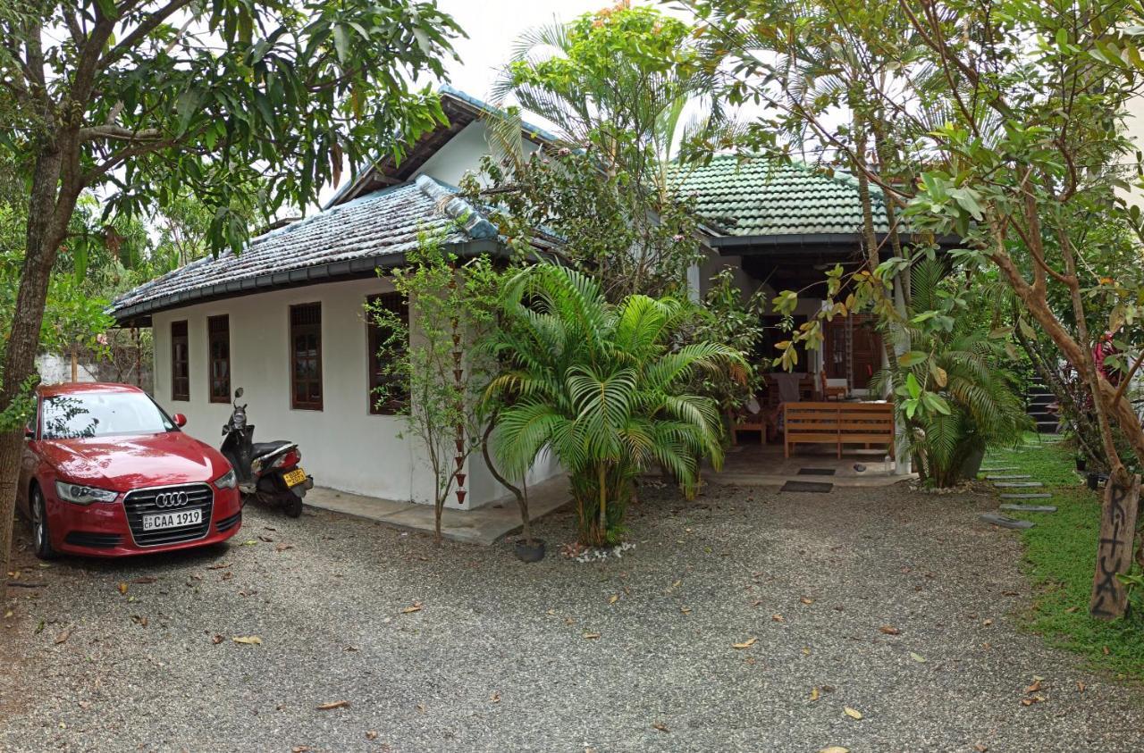 Rituale Guest House - Surf & Yoga Mirissa Eksteriør billede